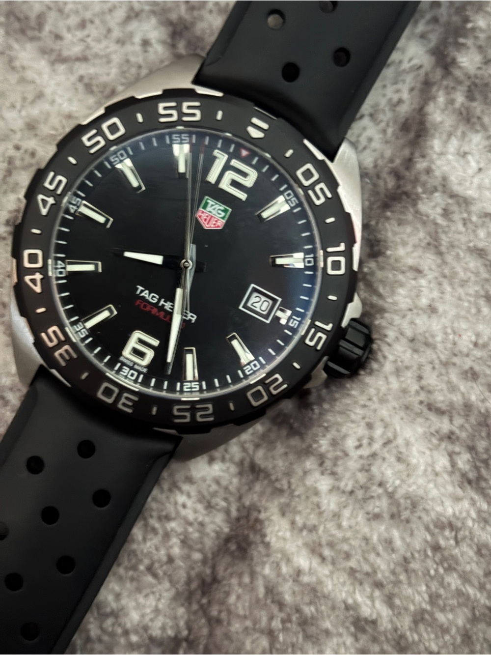 TAG HEUER FORMULA 1 DATE
Quartz, 41 mm, Steel
WAZ1110.FT8023